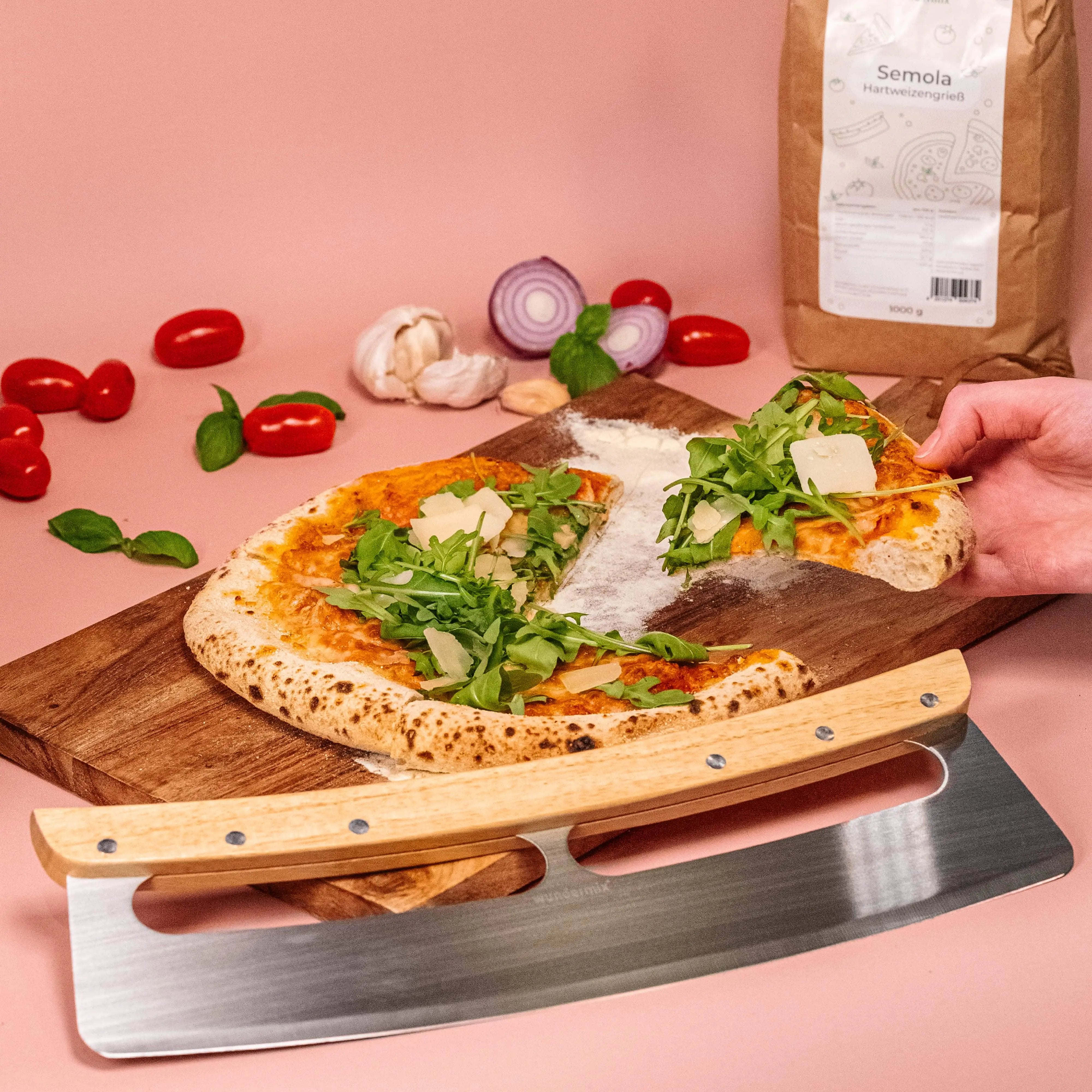 Pizza-Wiegemesser mit Bambus-Holzgriff